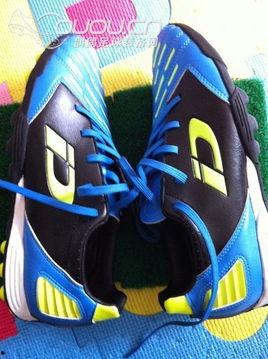 国产足球鞋实测测评视频